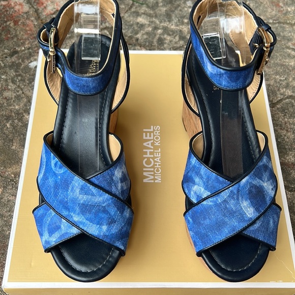 Michael Kors Abbott Mid Wedge
Printed Canvas US 6.5M - Picture 1 of 4